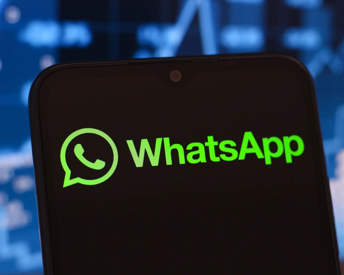 How to add people to a WhatsApp group